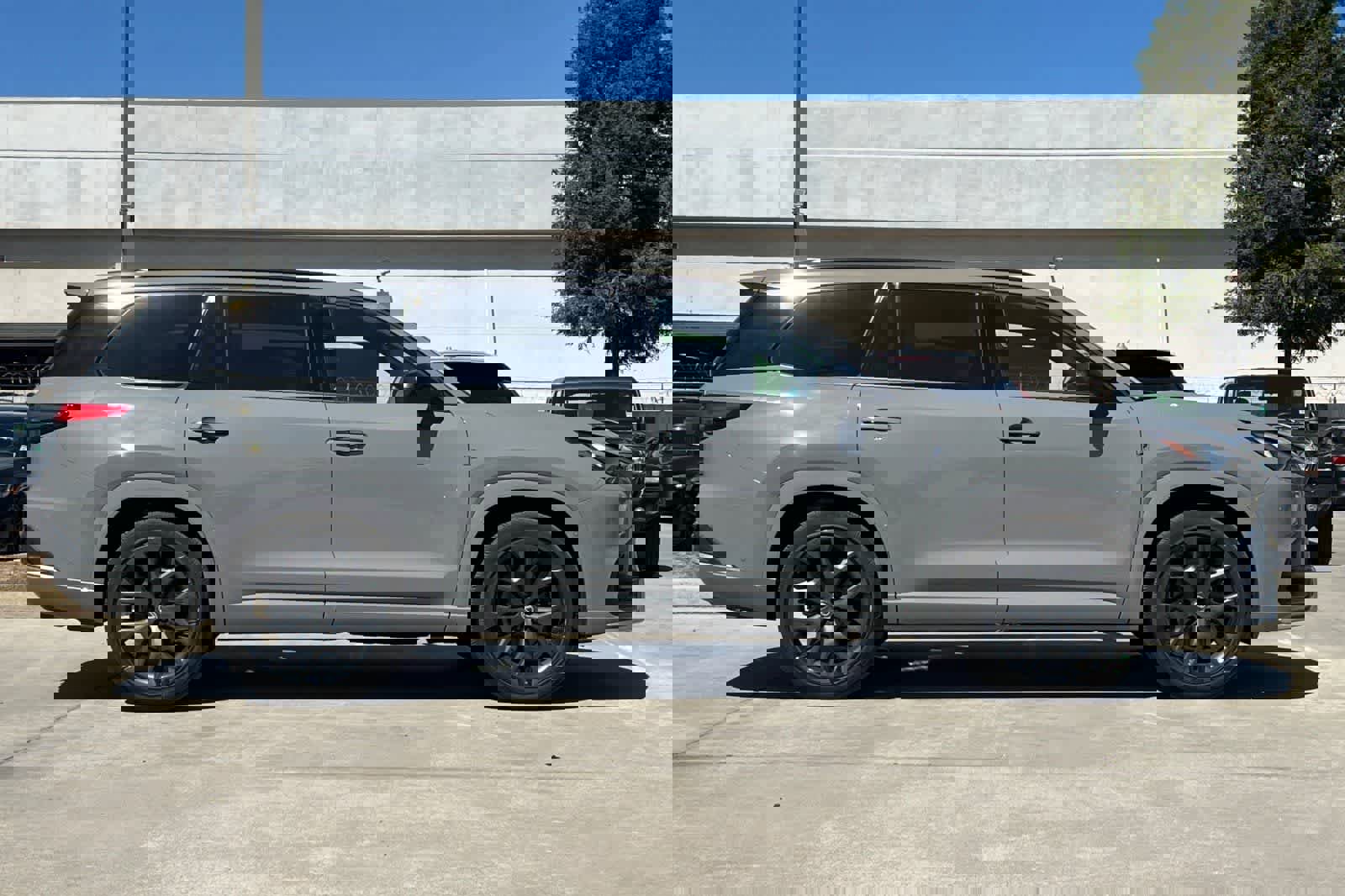 Used 2026 Lexus TX 500h AWD w/ Technology Package image 9