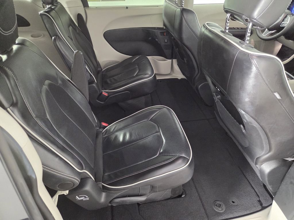 Certified 2024 Chrysler Pacifica Limited image 25