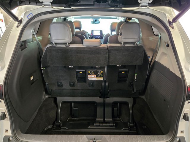 Used 2021 Toyota Sienna XLE FWD image 19