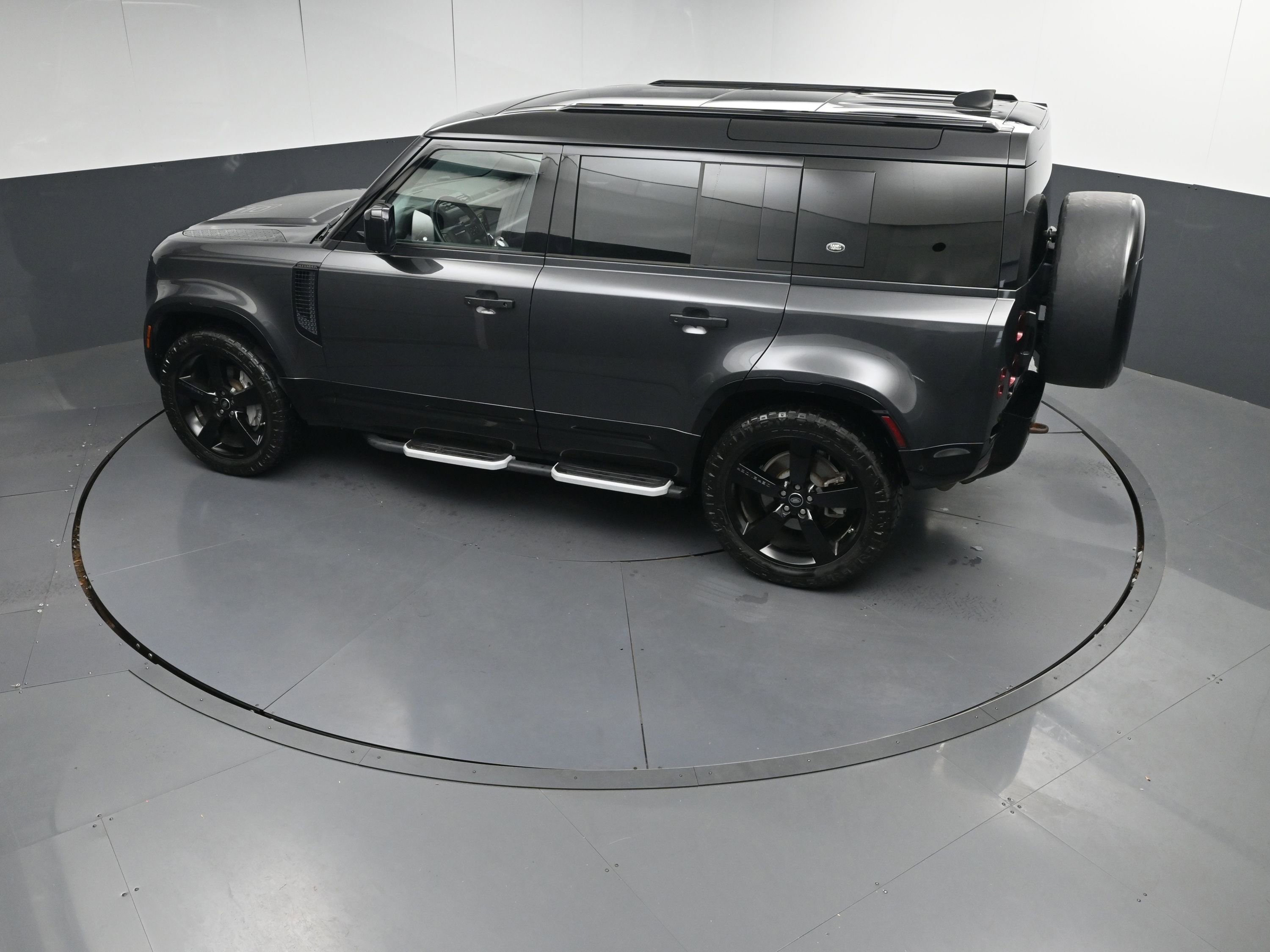 Used 2023 Land Rover Defender 110 X-Dynamic SE image 35