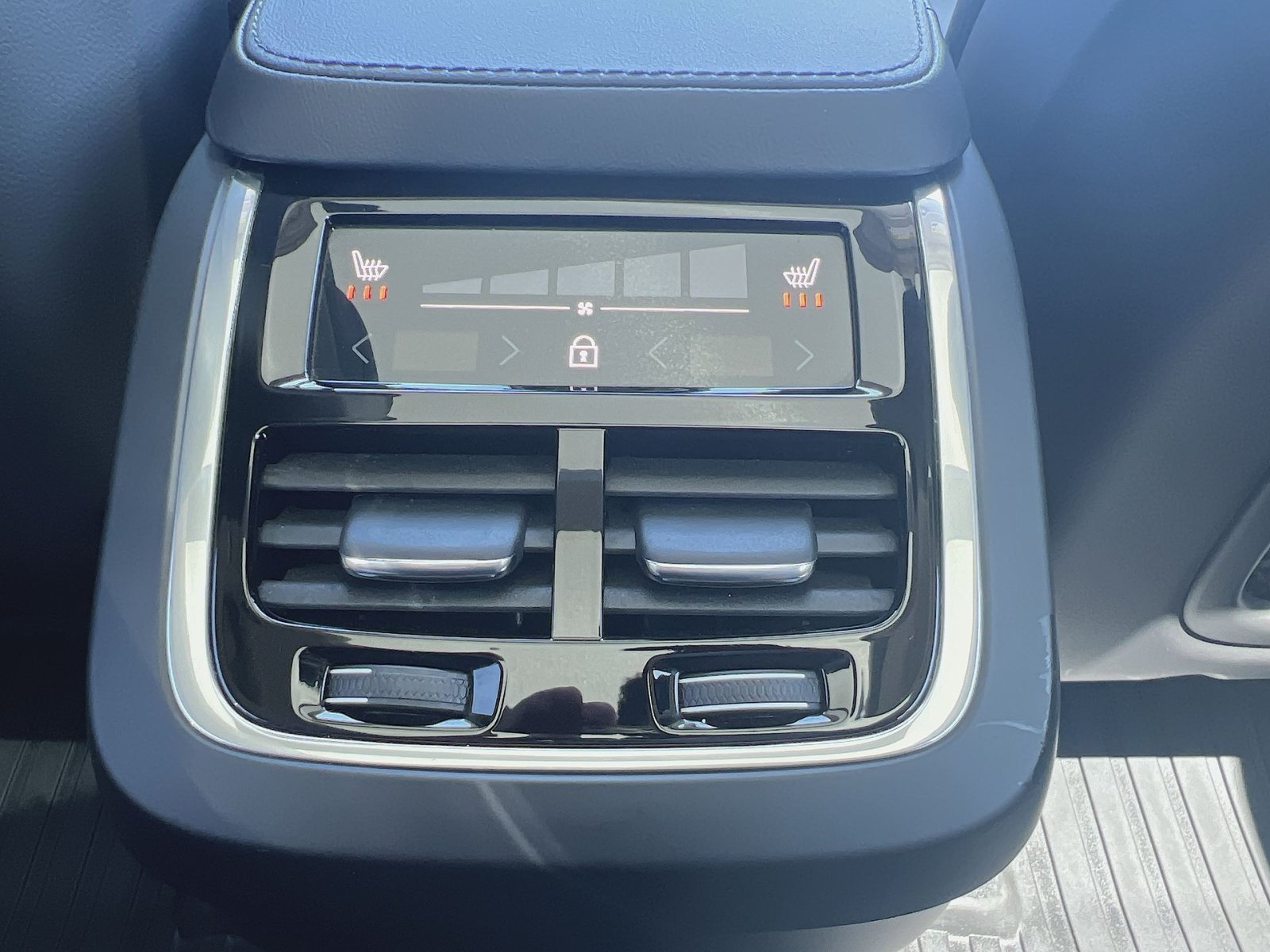 Certified 2023 Volvo XC90 B6 Plus w/ Protection Package Premier AWD/4WD image 23