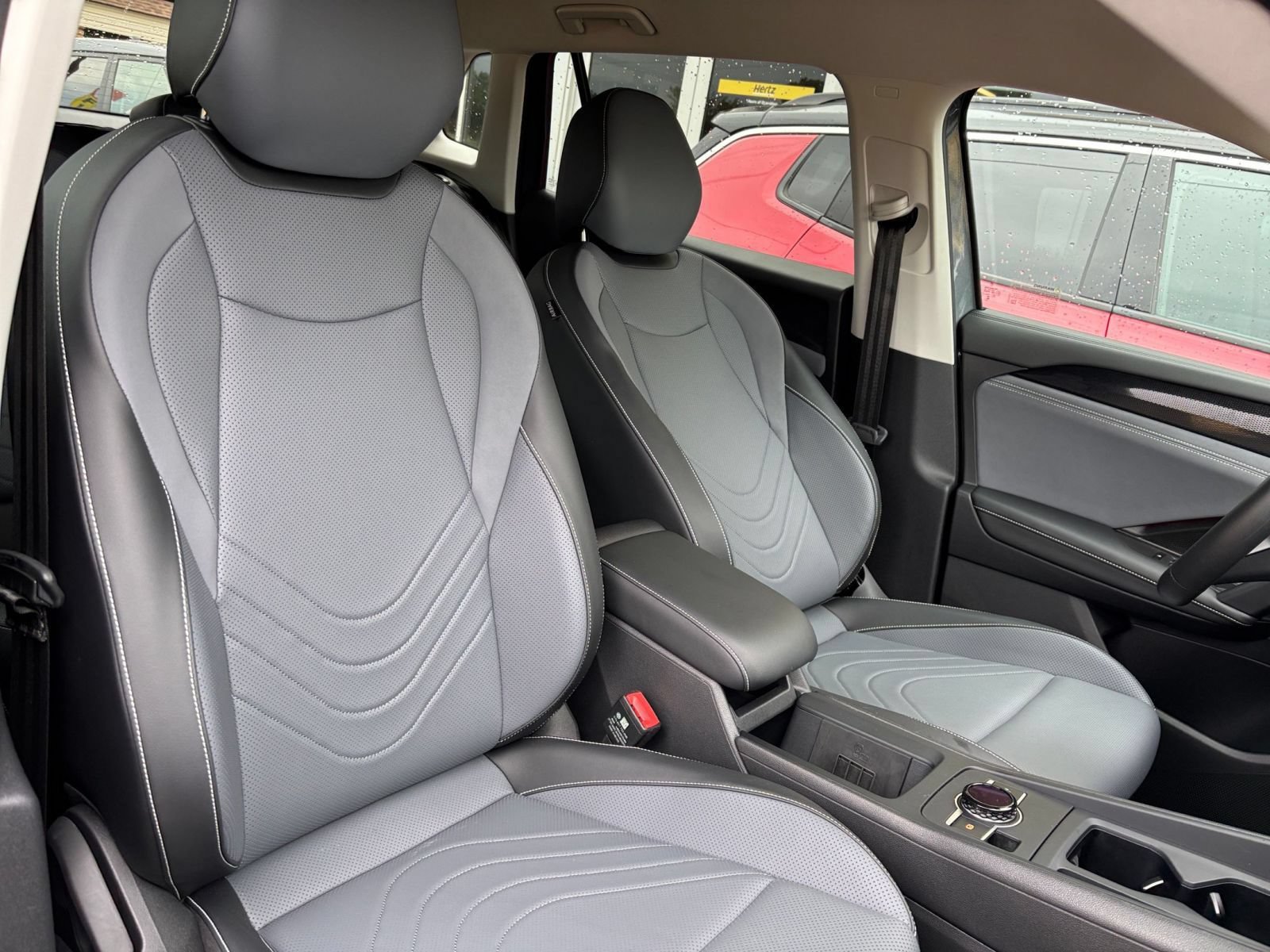 Used 2026 Volkswagen Tiguan SE AWD/4WD image 37