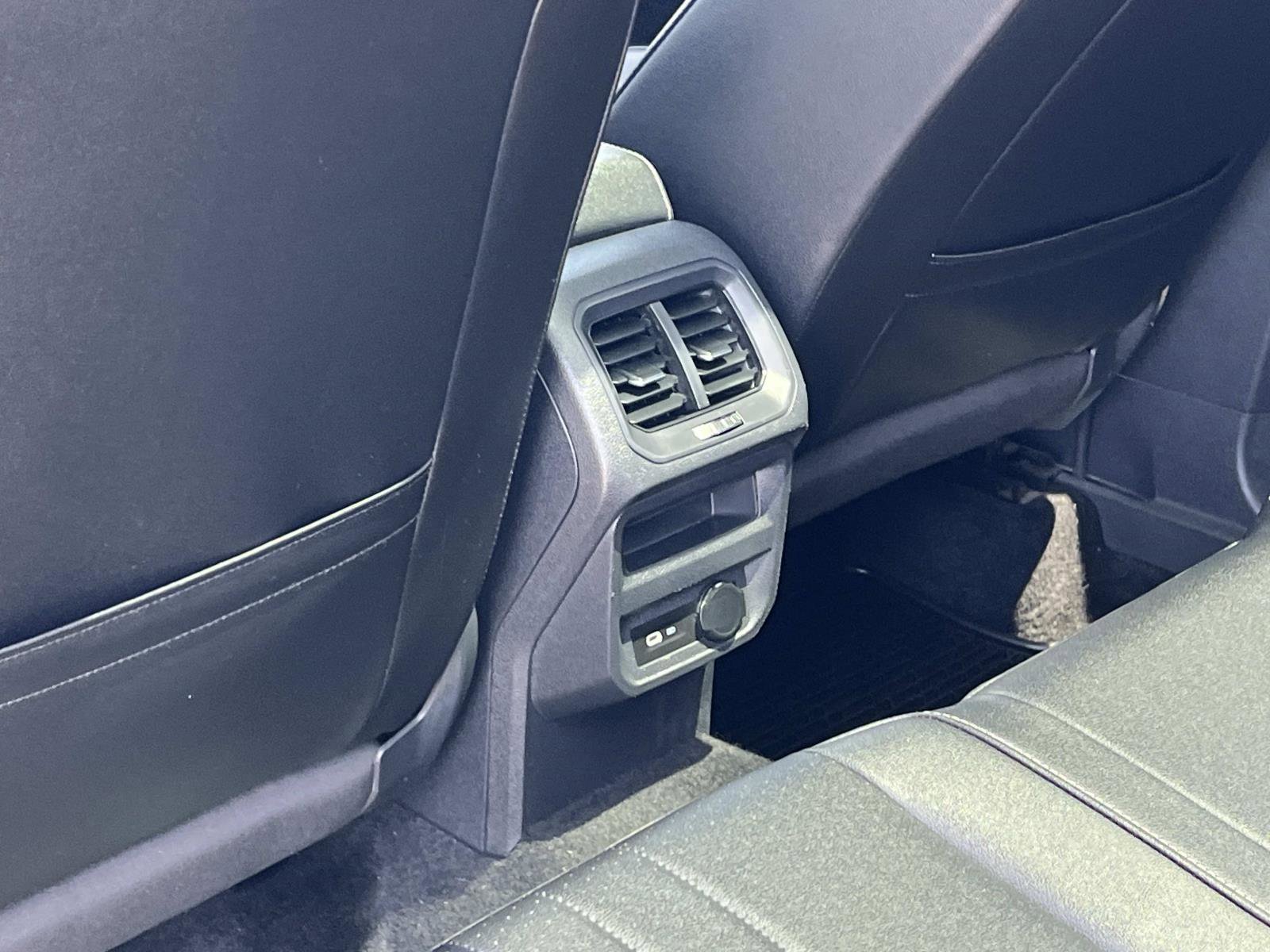 Certified 2023 Volkswagen Tiguan SE R-Line FWD image 23