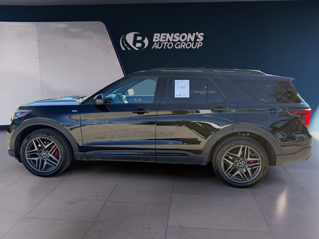Used 2025 Ford Explorer ST-Line w/ ST-Line Street Pack AWD/4WD image 2