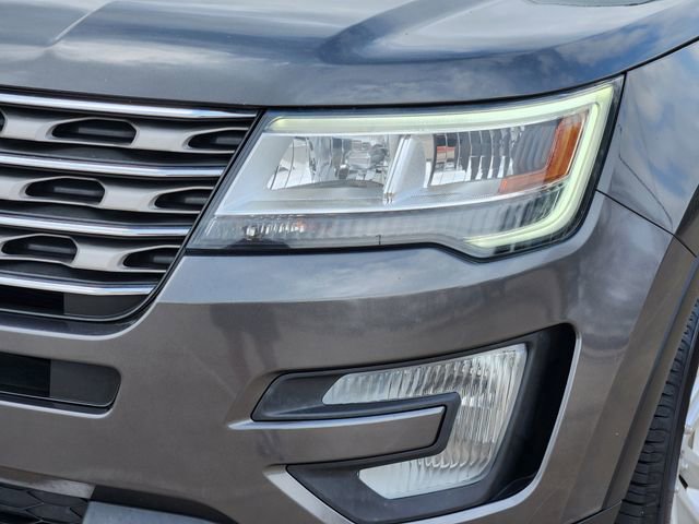 Used 2017 Ford Explorer XLT w/ Equipment Group 201A image 9