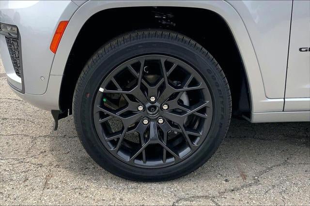 New 2026 Jeep Grand Cherokee Summit w/ Obsidian Package AWD/4WD image 37