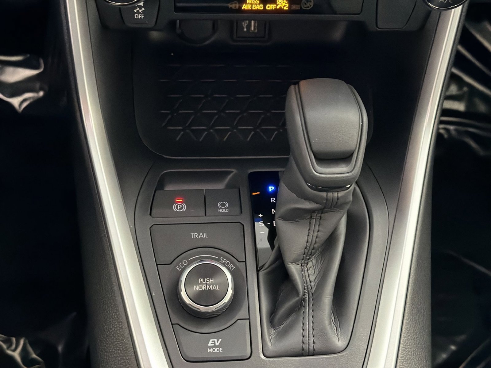 Used 2025 Toyota RAV4 XLE image 20