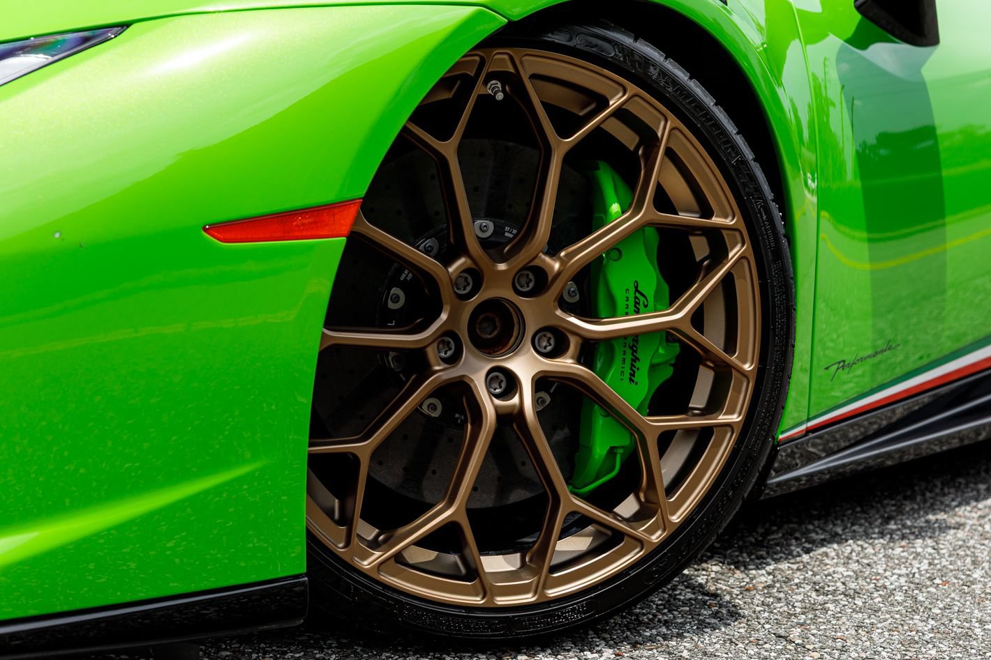 Used 2018 Lamborghini Huracan Performante AWD/4WD image 34