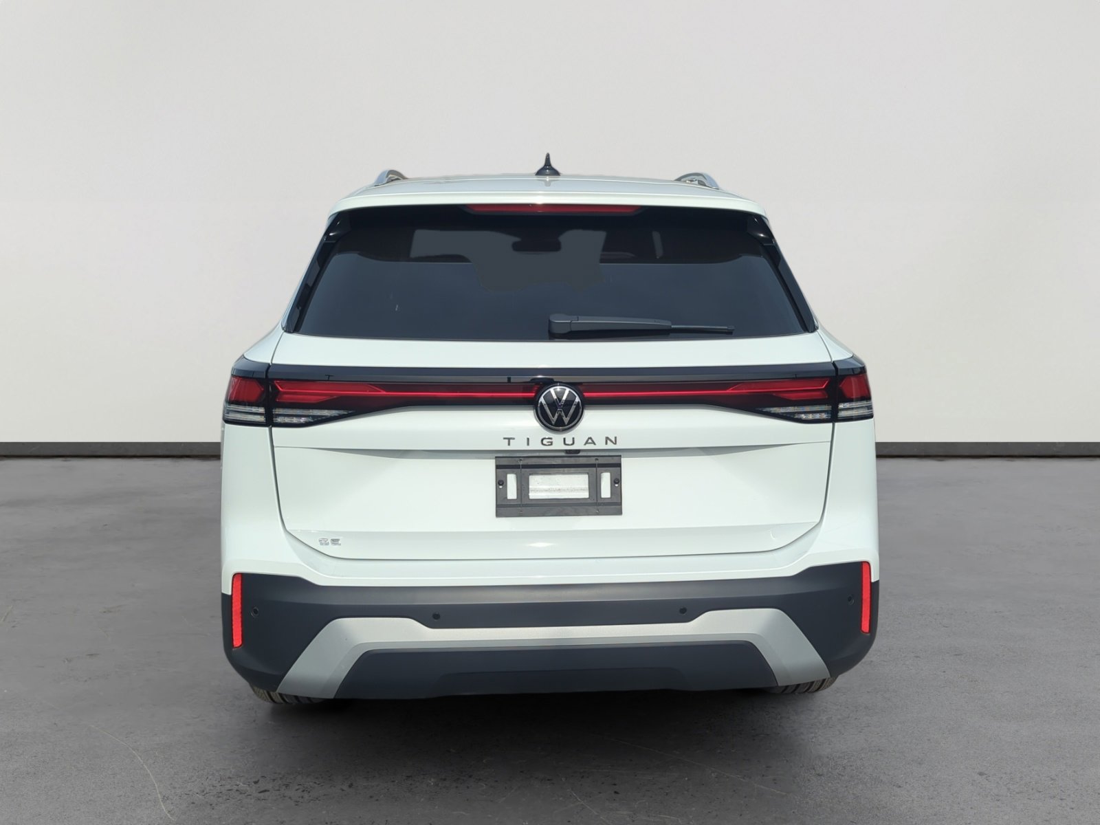 New 2025 Volkswagen Tiguan SE image 4
