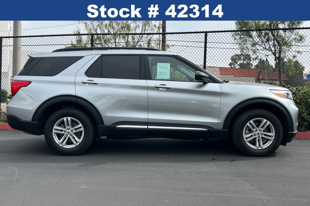 Certified 2024 Ford Explorer XLT w/ Equipment Group 202A image 4