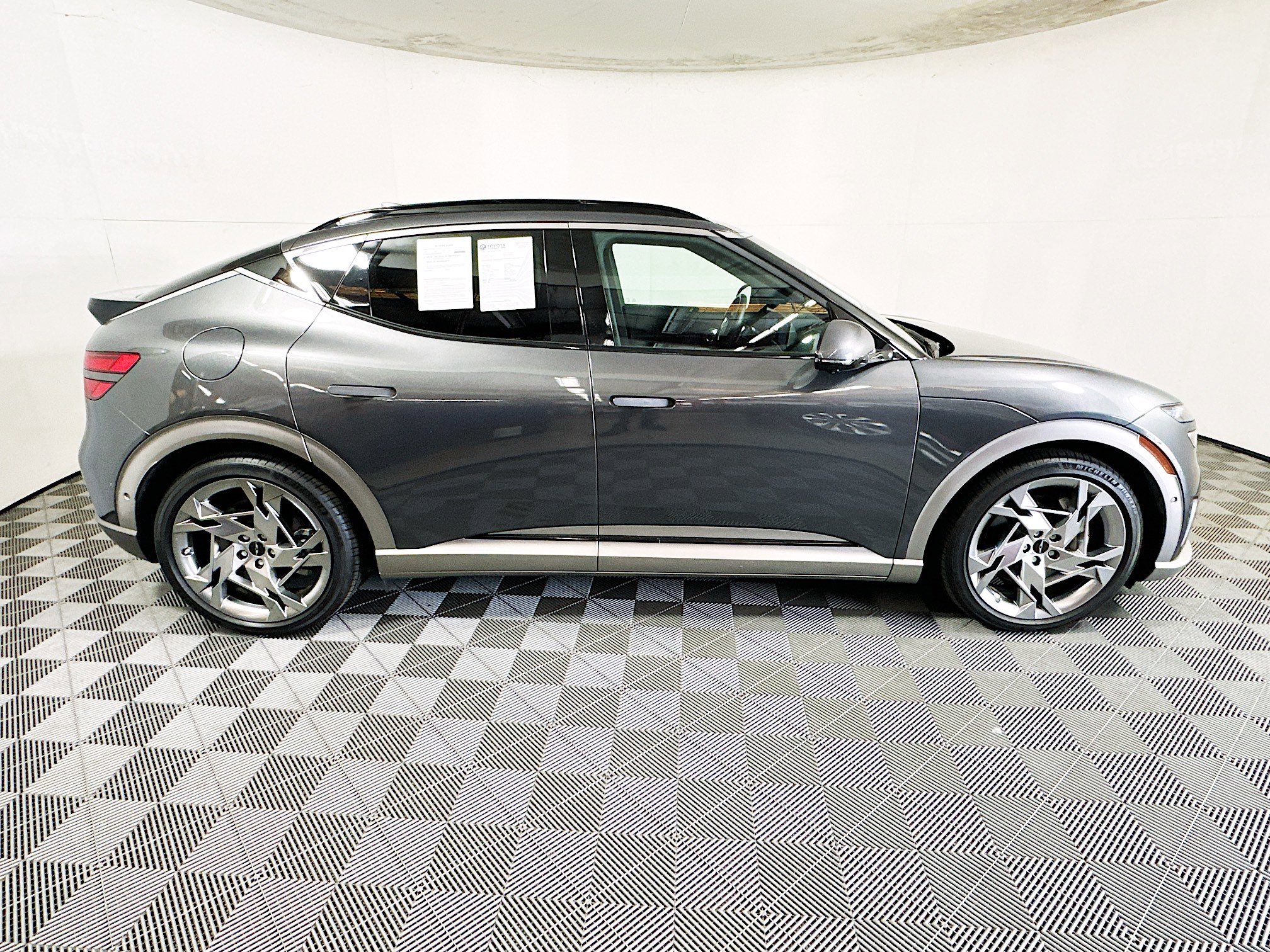 Used 2023 Genesis GV60 Performance image 2