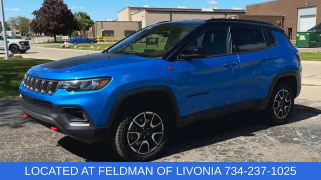 Used 2025 Jeep Compass Trailhawk AWD/4WD image 4