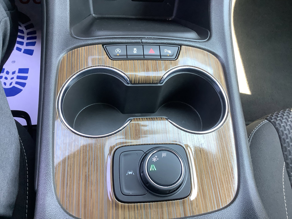 Used 2023 GMC Acadia SLE image 19