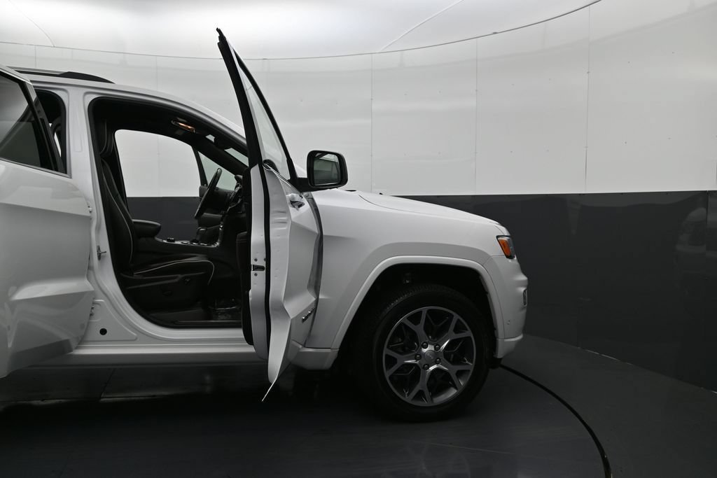 Used 2019 Jeep Grand Cherokee Overland AWD/4WD image 9