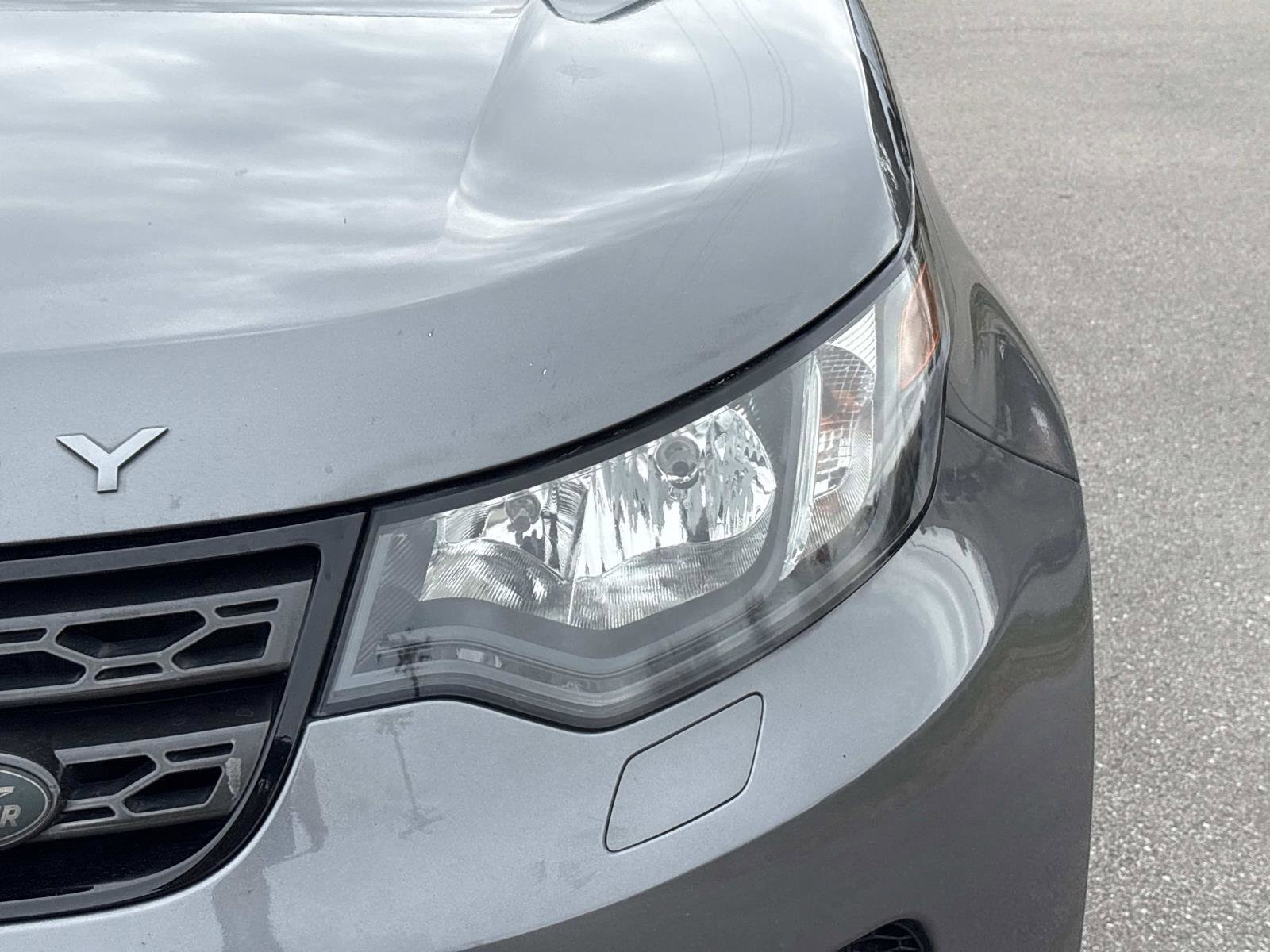 Used 2018 Land Rover Discovery SE image 11