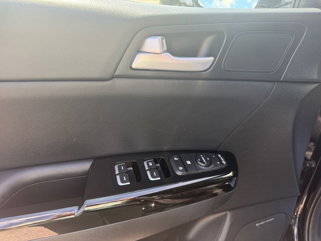 Used 2020 Kia Sportage EX w/ EX Technology Package AWD/4WD image 11