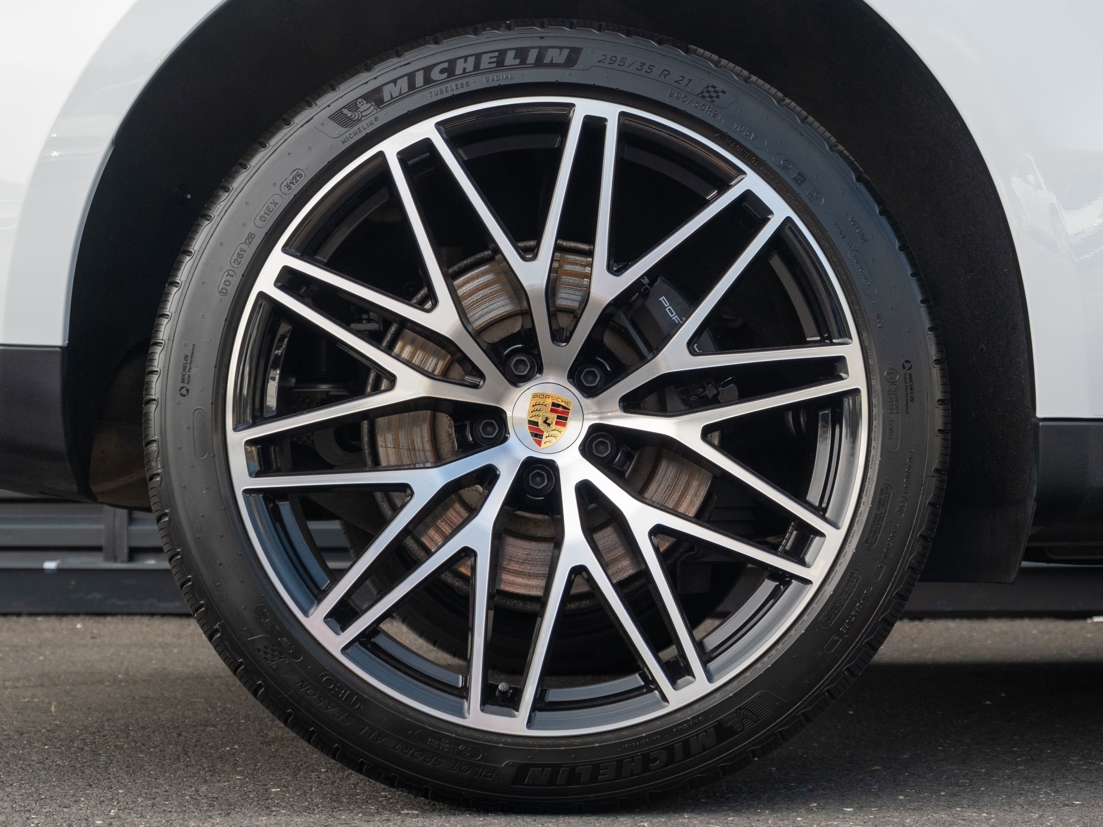 Certified 2026 Porsche Macan AWD/4WD image 14