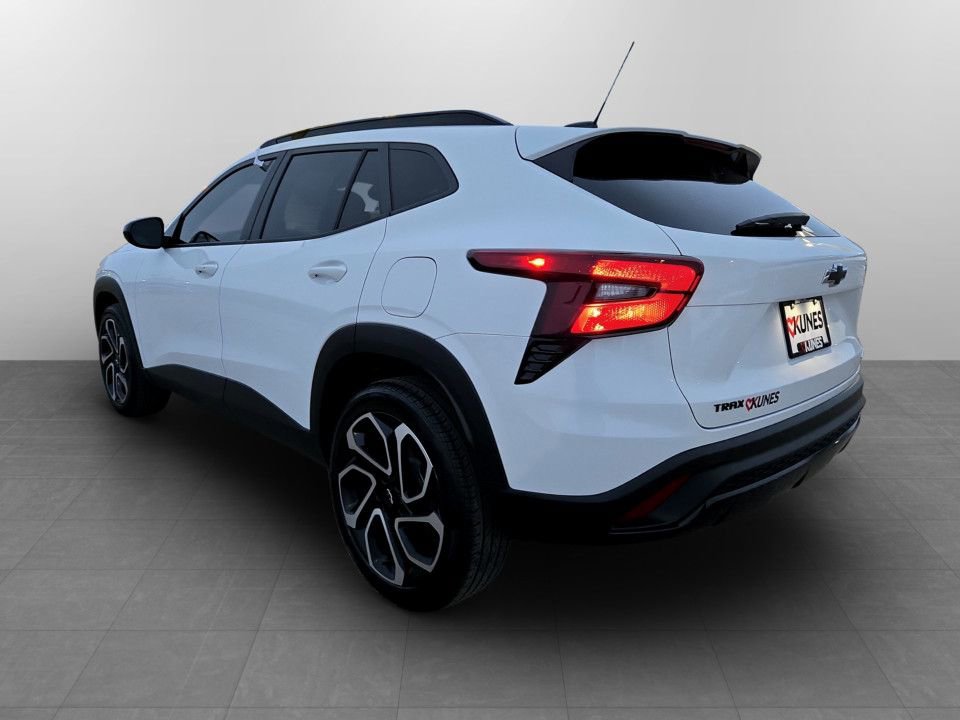 Used 2024 Chevrolet Trax RS w/ Sunroof Package image 9