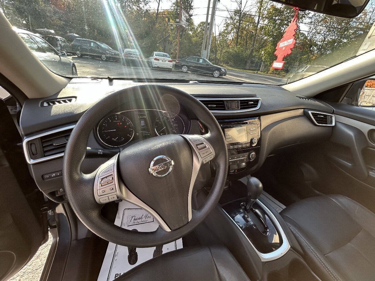 Used 2016 Nissan Rogue S w/ Appearance Package AWD/4WD image 5