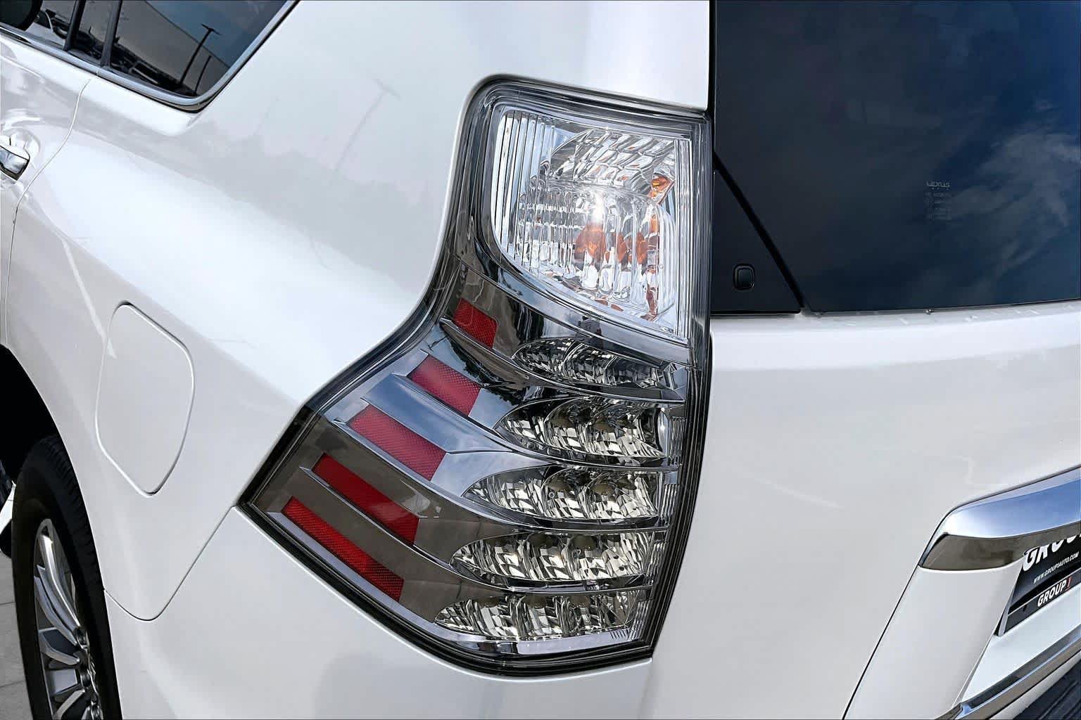 Used 2020 Lexus GX 460 Luxury w/ Accessory Package AWD/4WD image 29