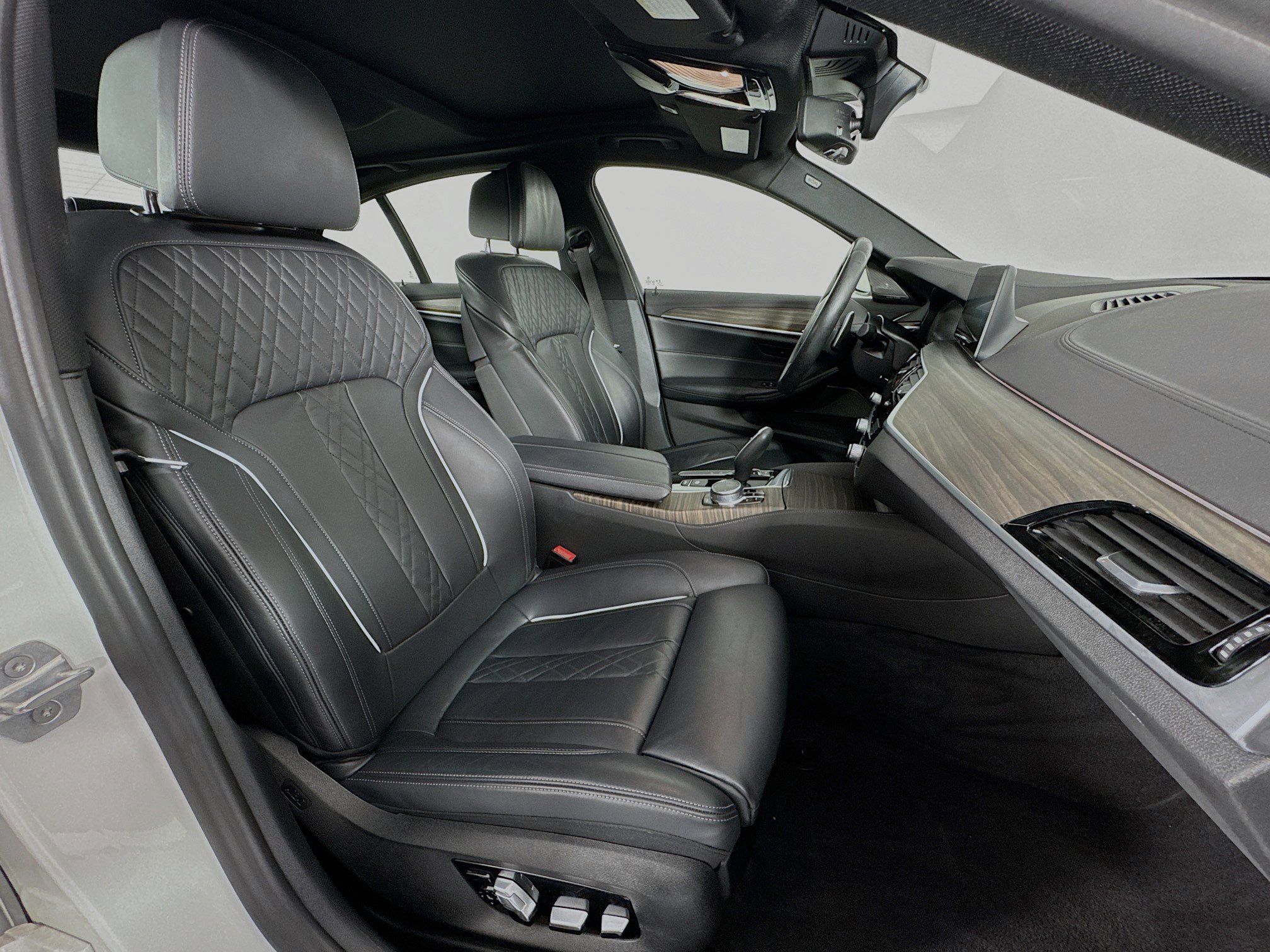 Used 2020 BMW M550i xDrive image 30