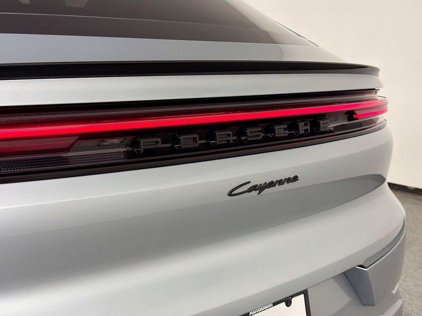 Certified 2025 Porsche Cayenne Coupe AWD/4WD image 17
