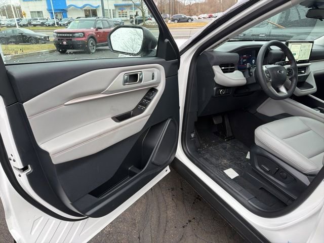 New 2026 Ford Explorer Active w/ Active Comfort Package image 13