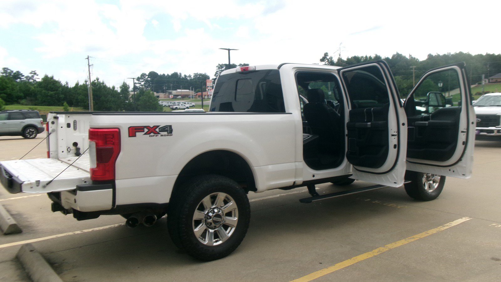 Used 2019 Ford F250 Platinum w/ Platinum Ultimate Package AWD/4WD image 15