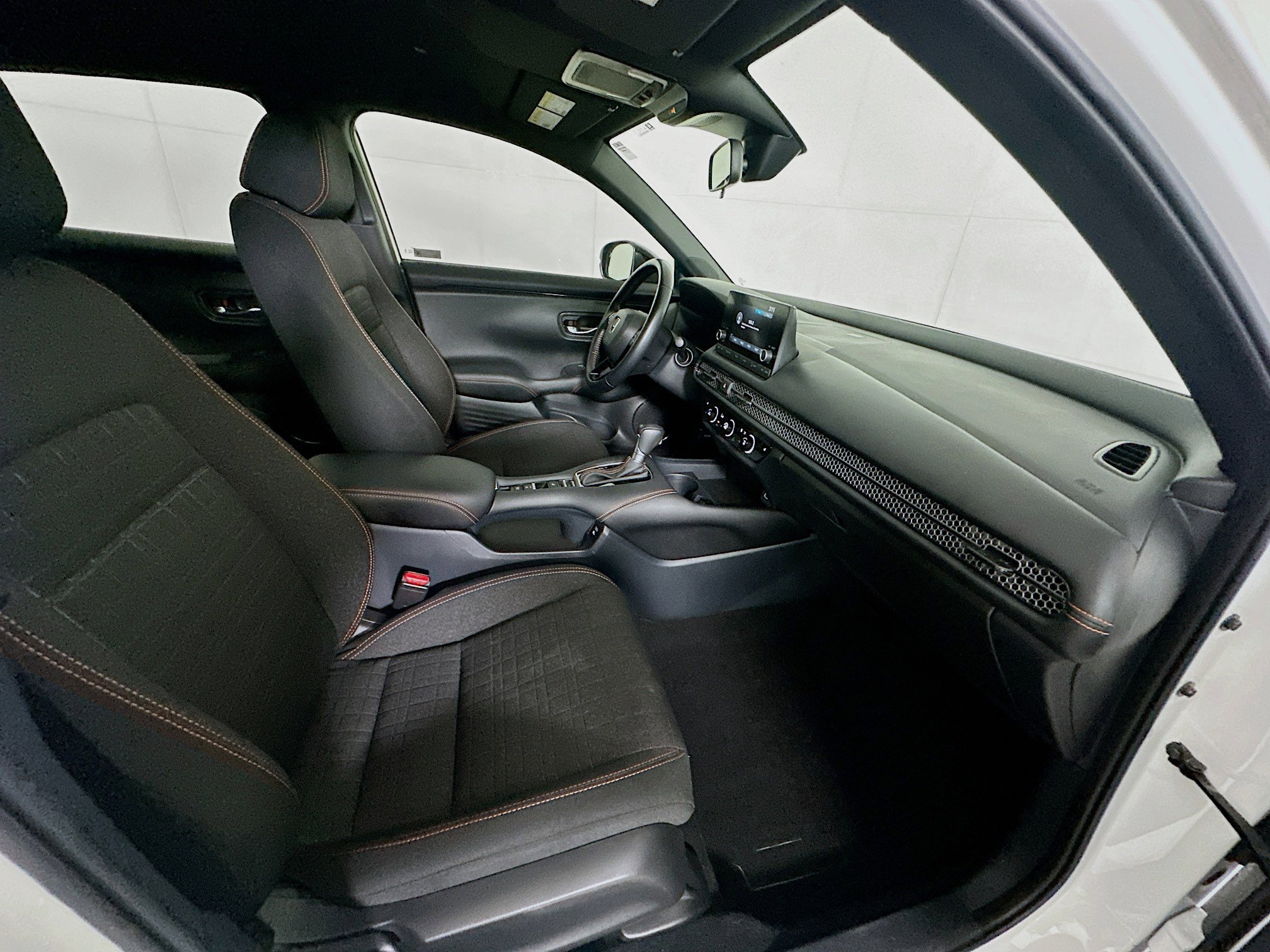 Used 2025 Honda HR-V Sport image 29