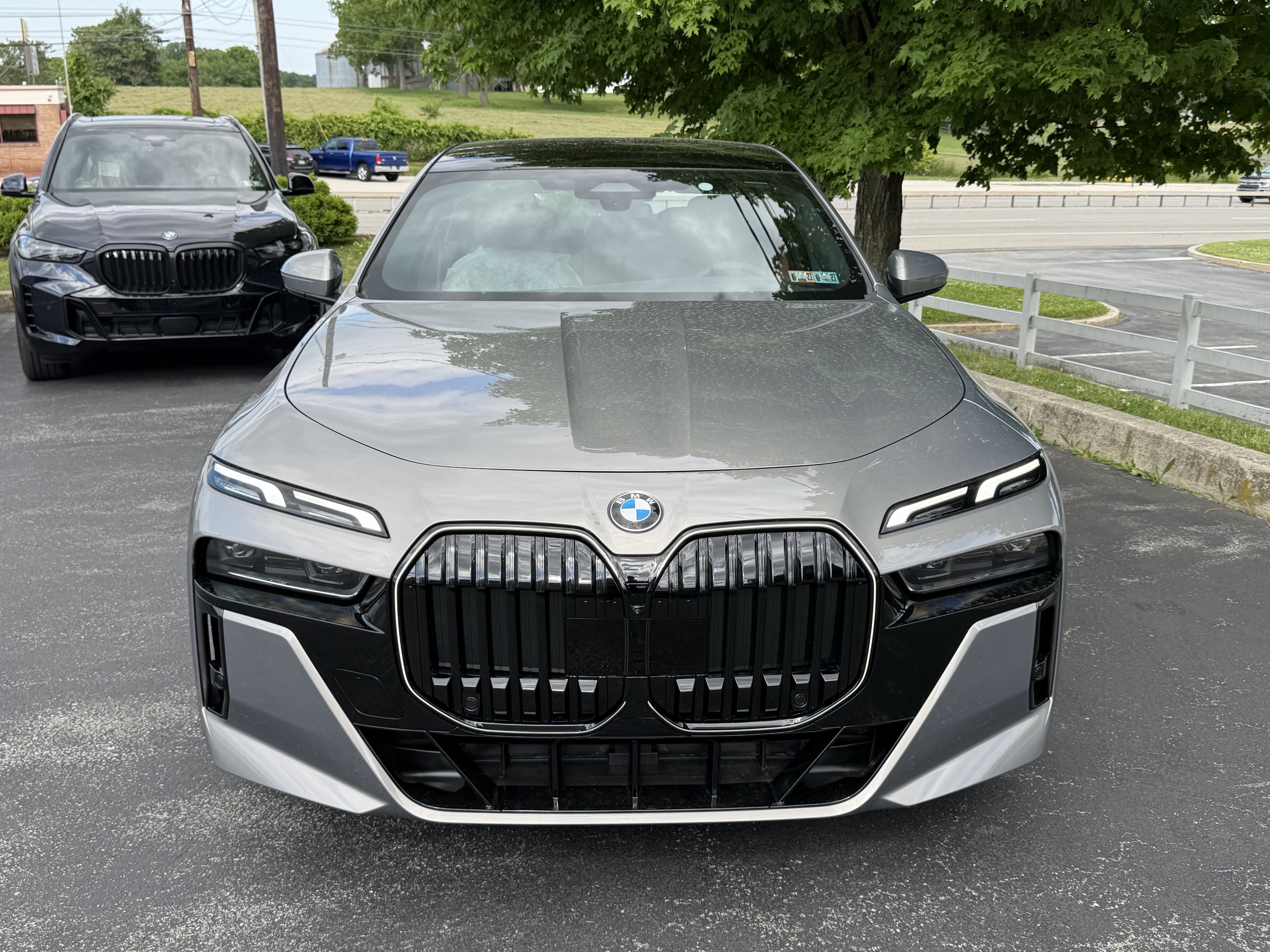 New 2026 BMW 740i xDrive w/ Premium Package AWD/4WD image 2