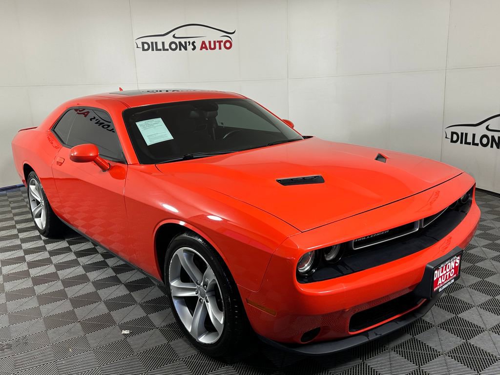 Used 2016 Dodge Challenger SXT RWD image 9