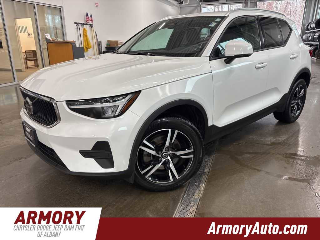 Used 2023 Volvo XC40 B5 Core w/ Convenience Package