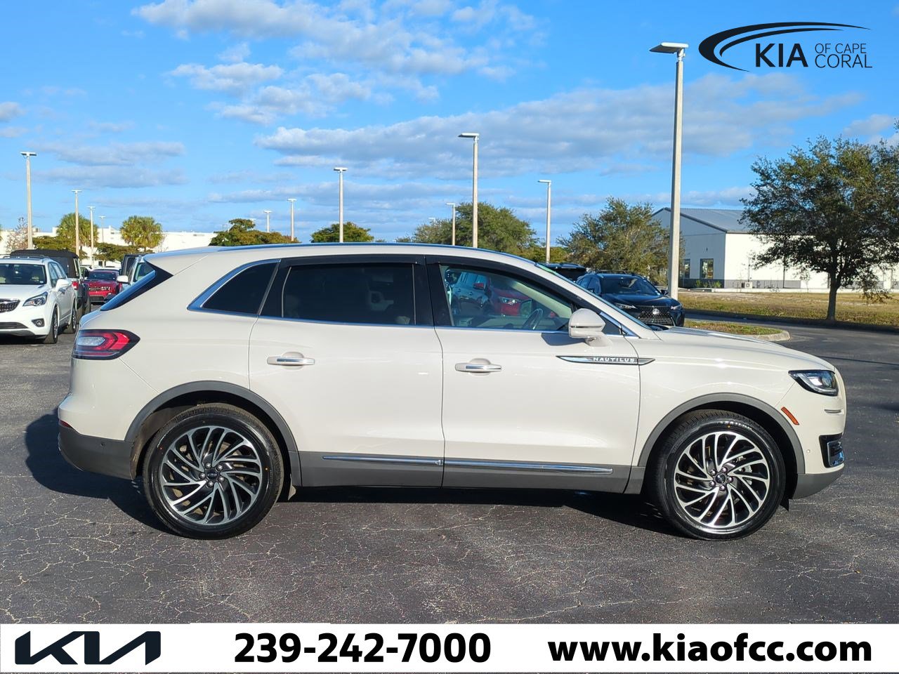 Used 2020 Lincoln Nautilus Reserve w/ Equipment Group 201A image 4