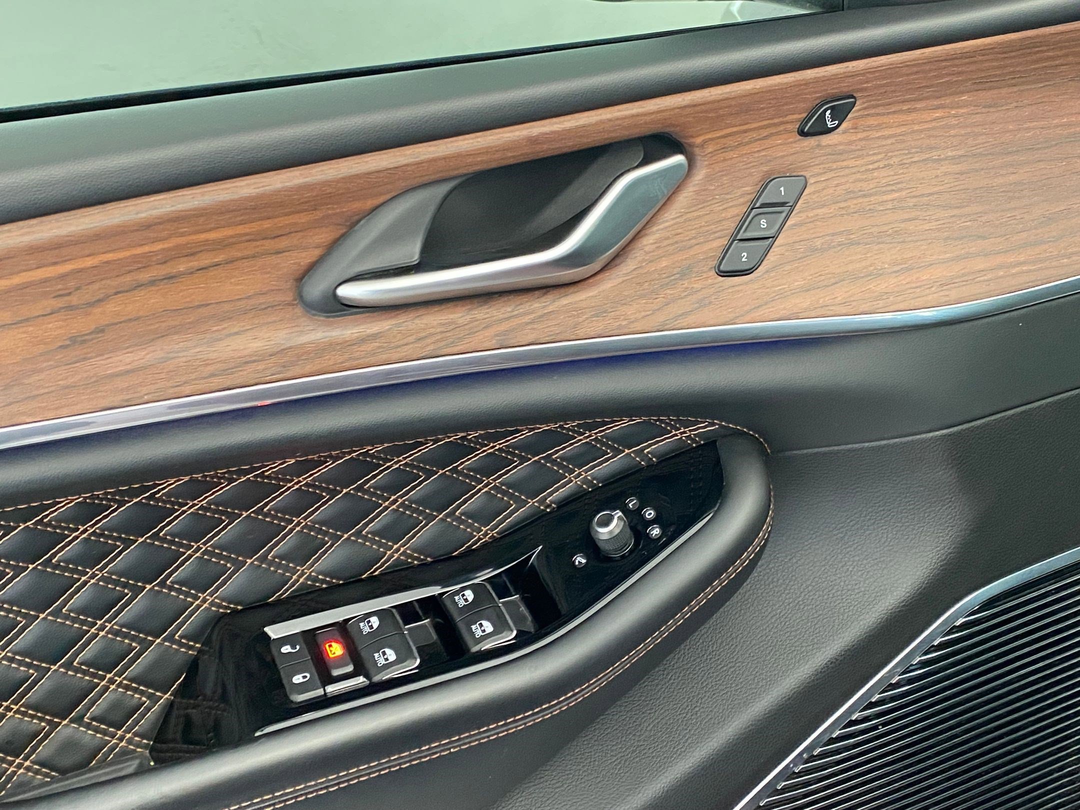 Used 2023 Jeep Grand Cherokee Summit w/ Advanced Protech Group IV image 25