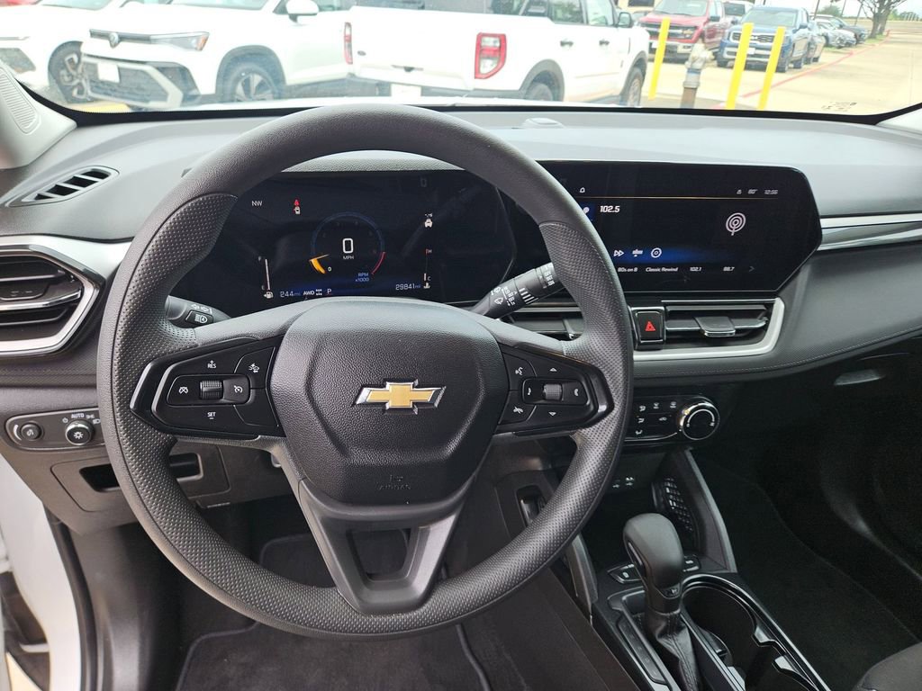 Used 2025 Chevrolet TrailBlazer LT AWD/4WD image 17