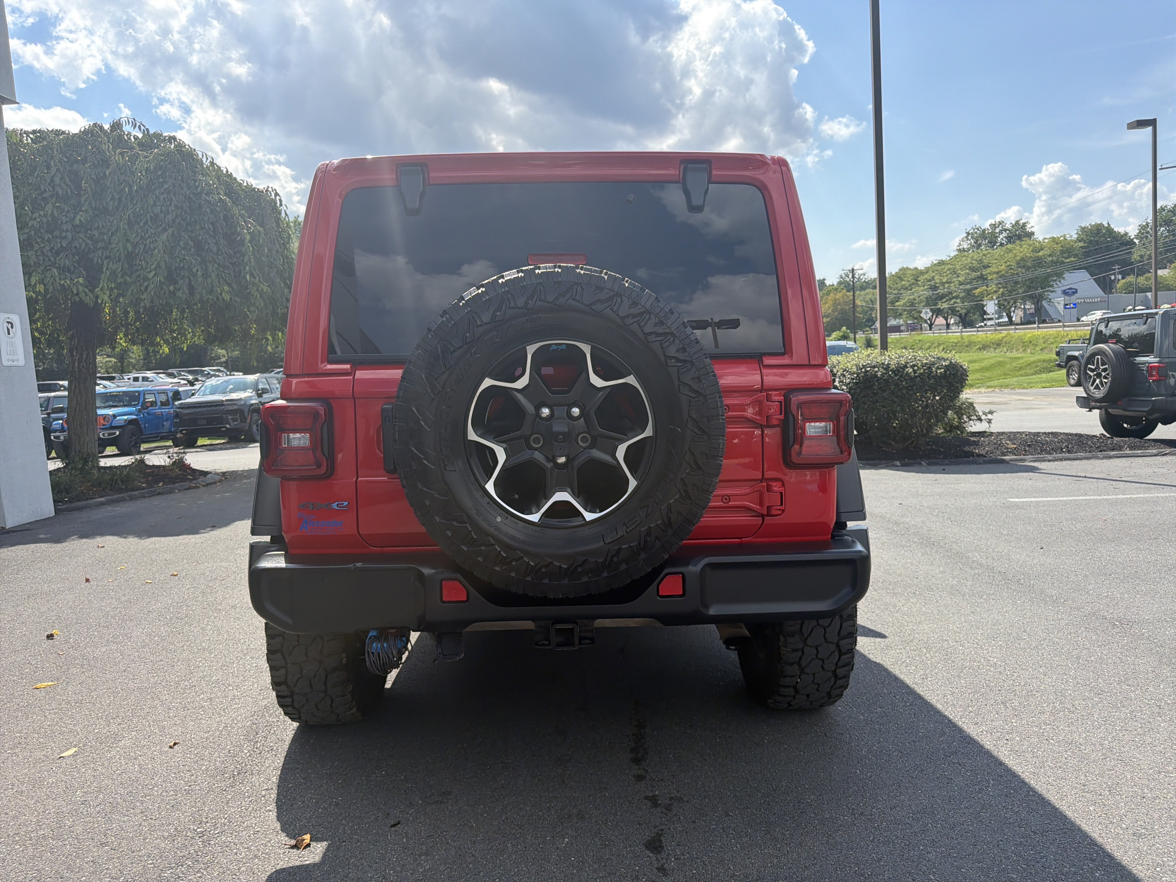 Used 2022 Jeep Wrangler Unlimited Rubicon 4xe AWD/4WD image 4