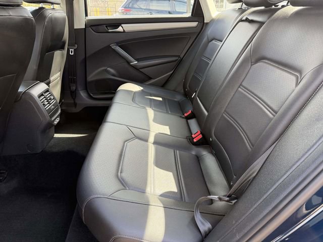 Used 2022 Volkswagen Passat 2.0T SE image 12