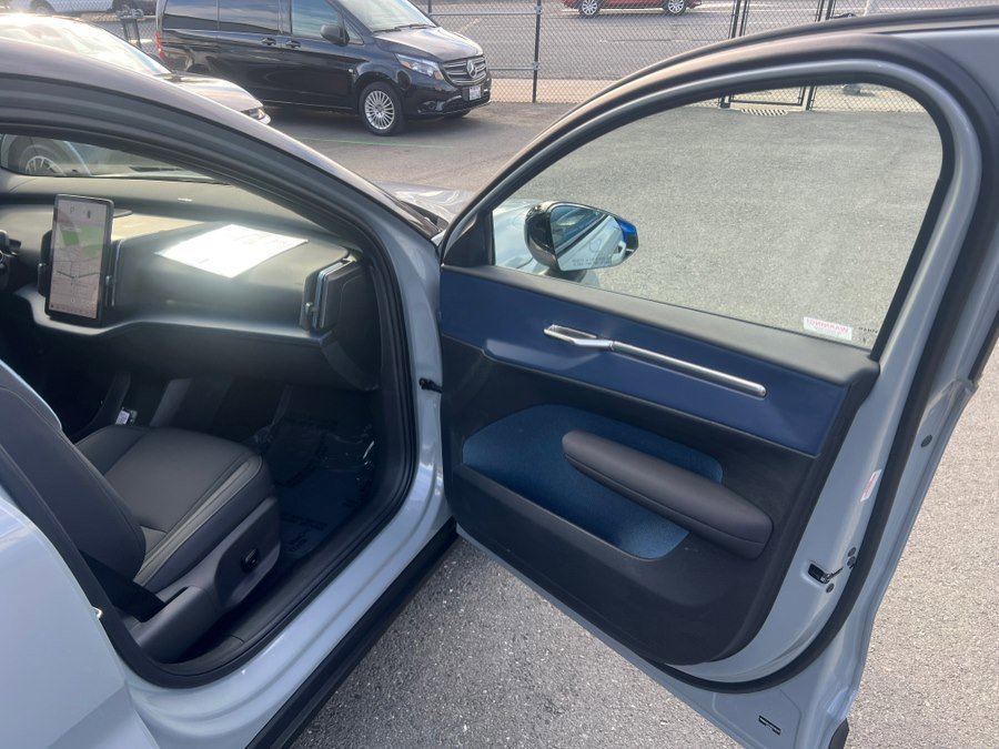 Used 2025 Volvo EX30 Ultra image 36