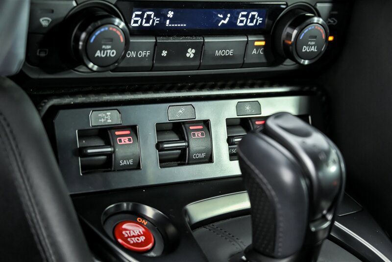 Used 2020 Nissan GT-R Premium AWD/4WD image 35