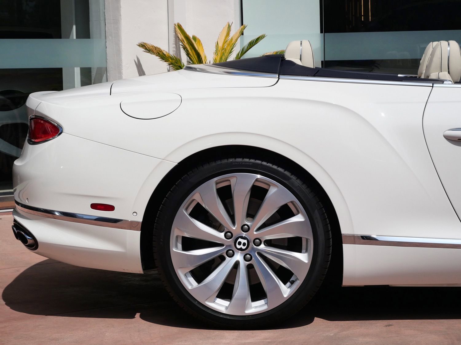 Used 2024 Bentley Continental GT Azure image 8