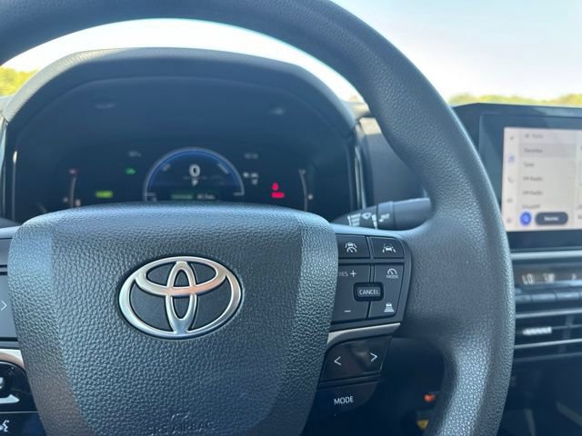 Used 2025 Toyota Camry LE FWD image 12