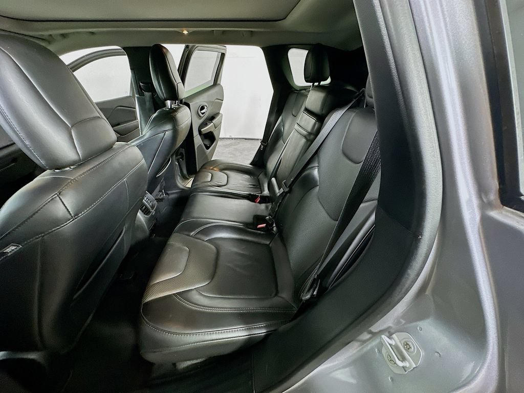 Used 2019 Jeep Cherokee Limited FWD image 13