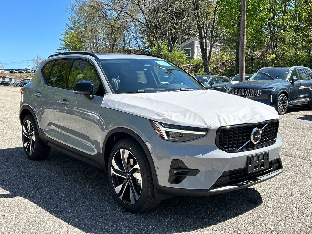 New 2026 Volvo XC40 B5 Plus w/ Climate Package AWD/4WD image 5