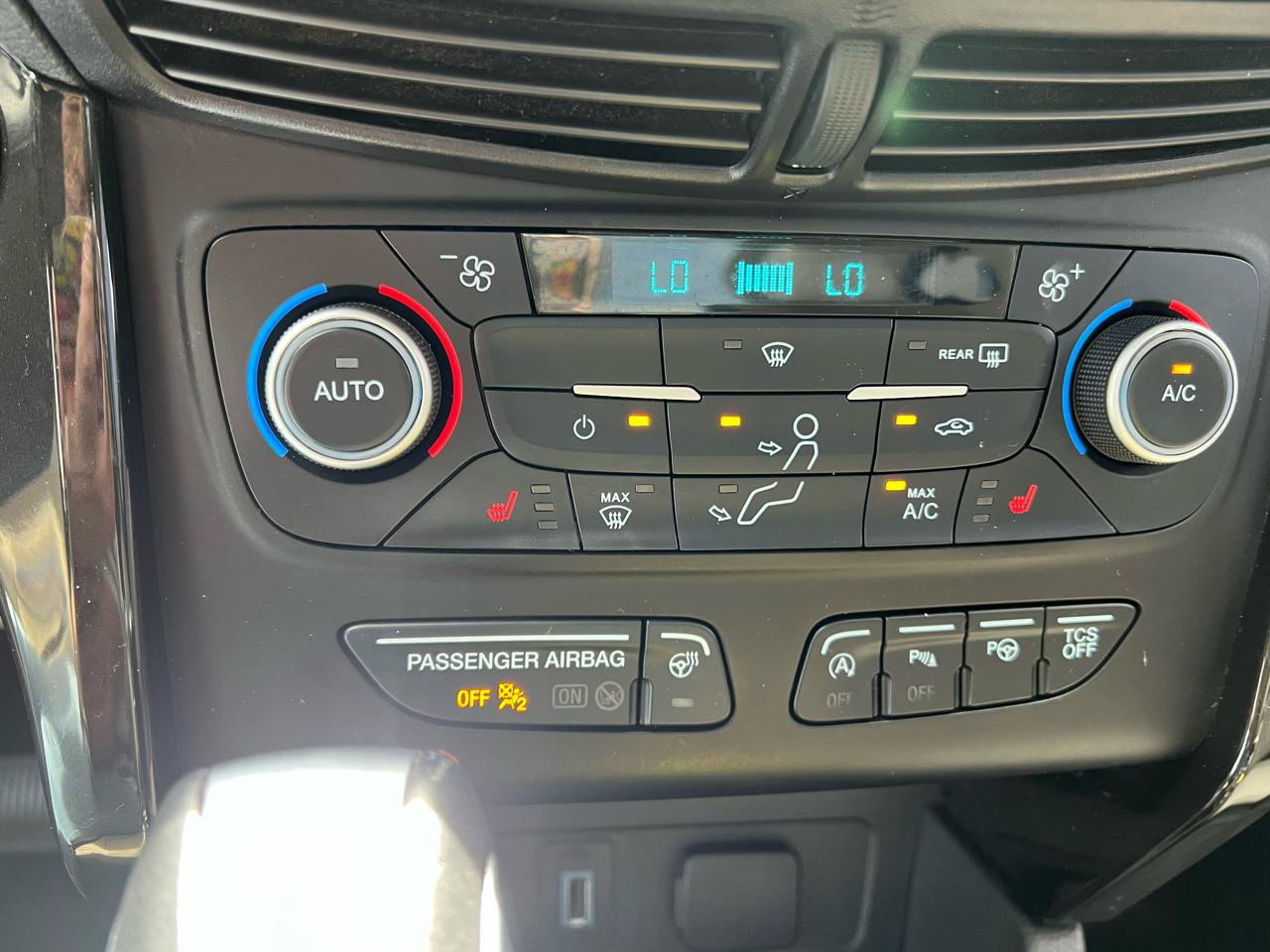 Used 2019 Ford Escape Titanium AWD/4WD image 27