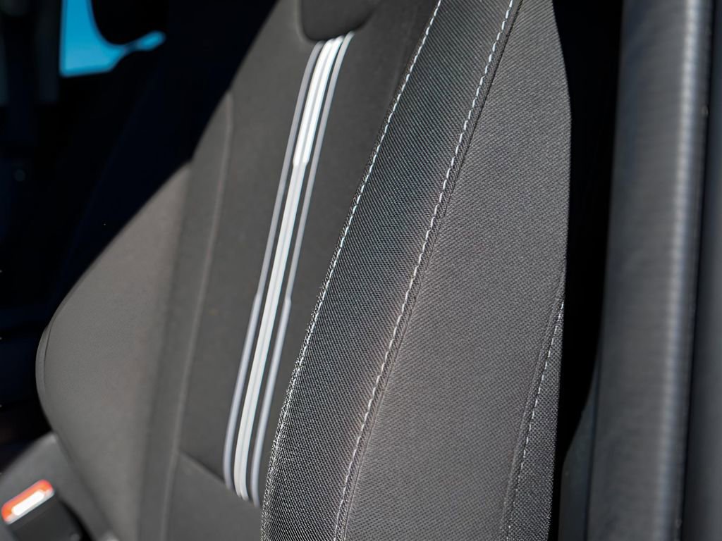 Used 2023 Hyundai Elantra SEL w/ Convenience Package image 16