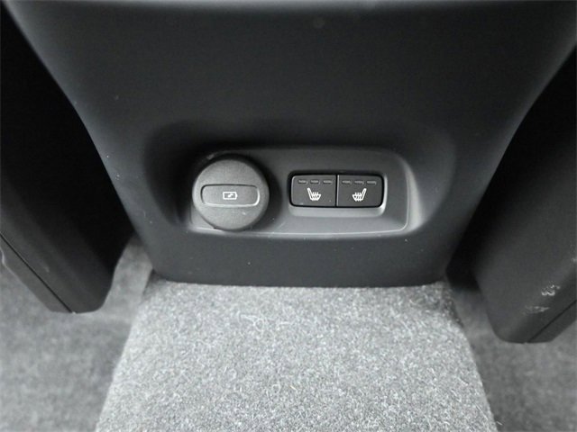Used 2024 Volvo XC40 B5 Plus w/ Protection Package Premier image 34