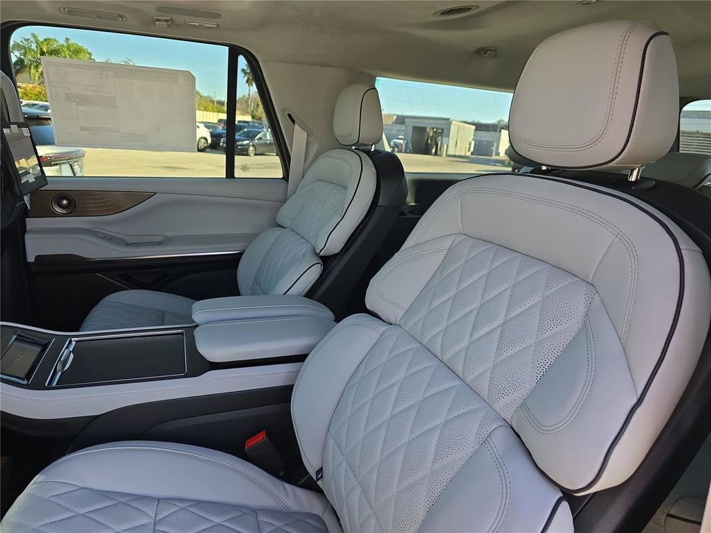 New 2026 Lincoln Navigator L Black Label w/ Black Label Special Edition image 15