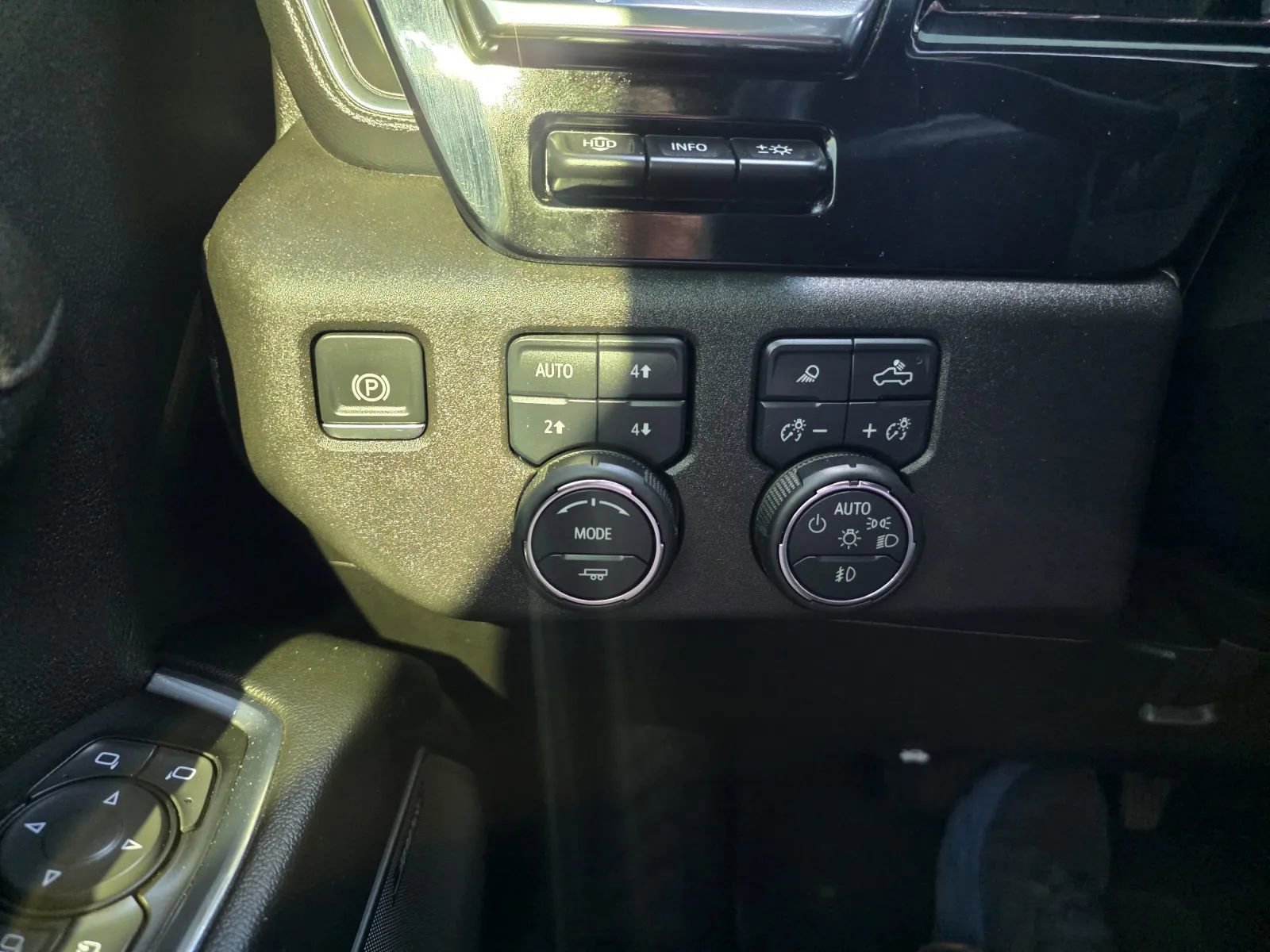 Used 2025 Chevrolet Silverado 3500 High Country w/ Technology Package AWD/4WD image 23