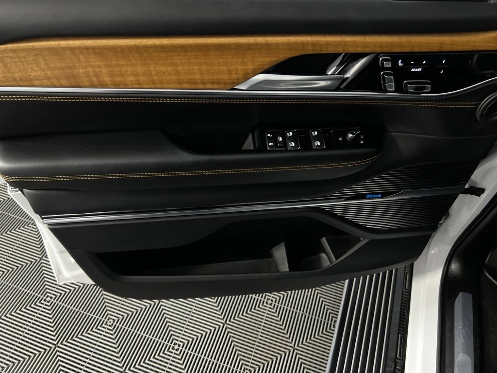 Used 2024 Jeep Grand Wagoneer Series III w/ Rear Seat Video Group 1 image 28