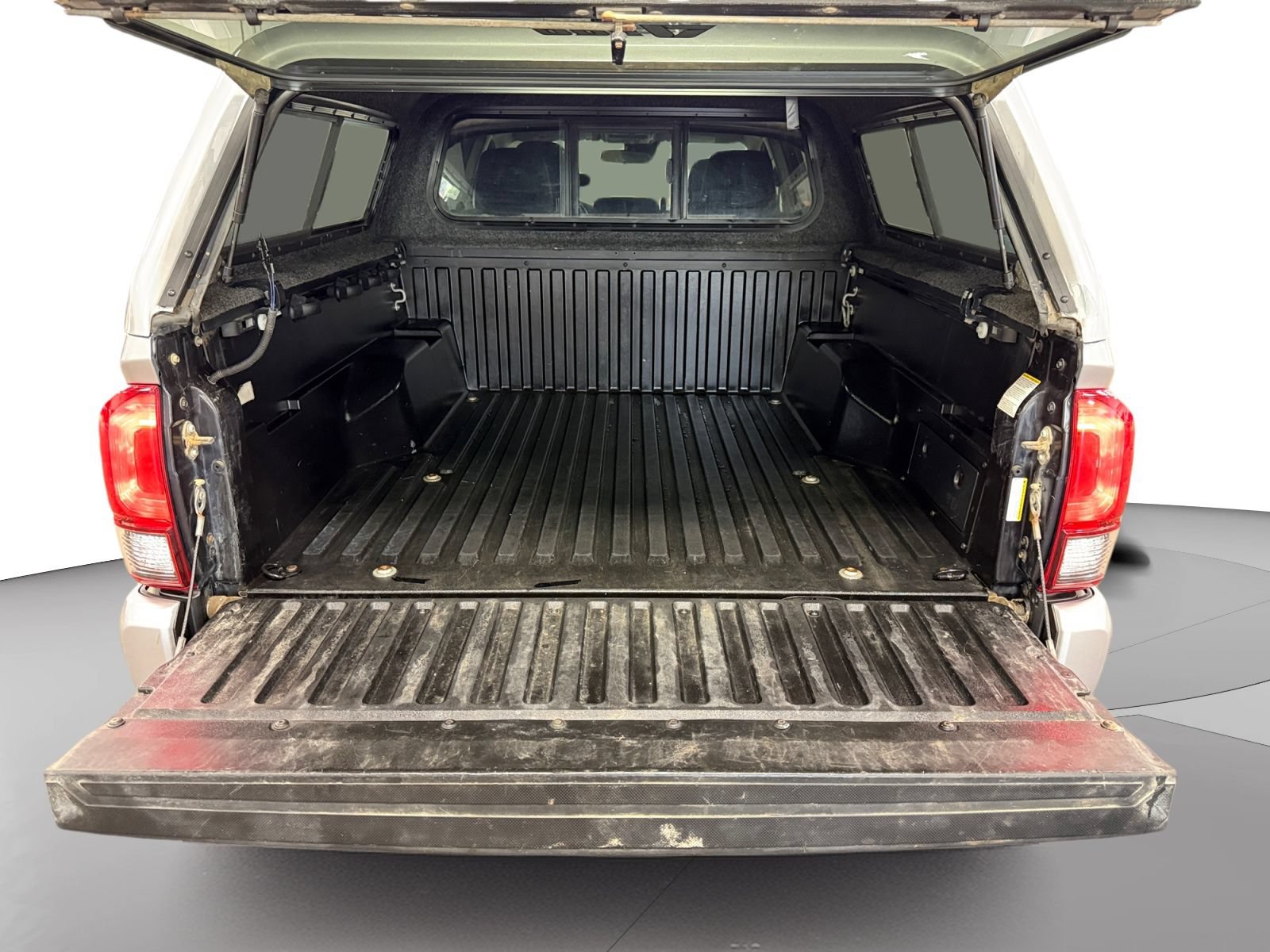 Used 2019 Toyota Tacoma SR w/ SR Convenience Package AWD/4WD image 26